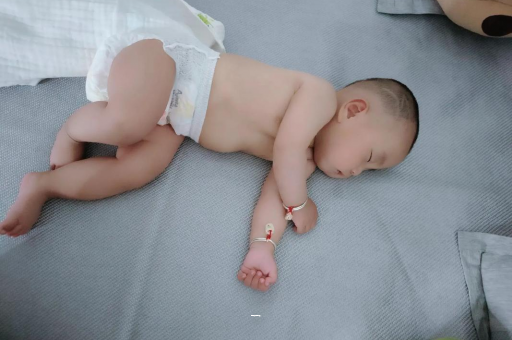 江西宝宝老打喷嚏怎么办